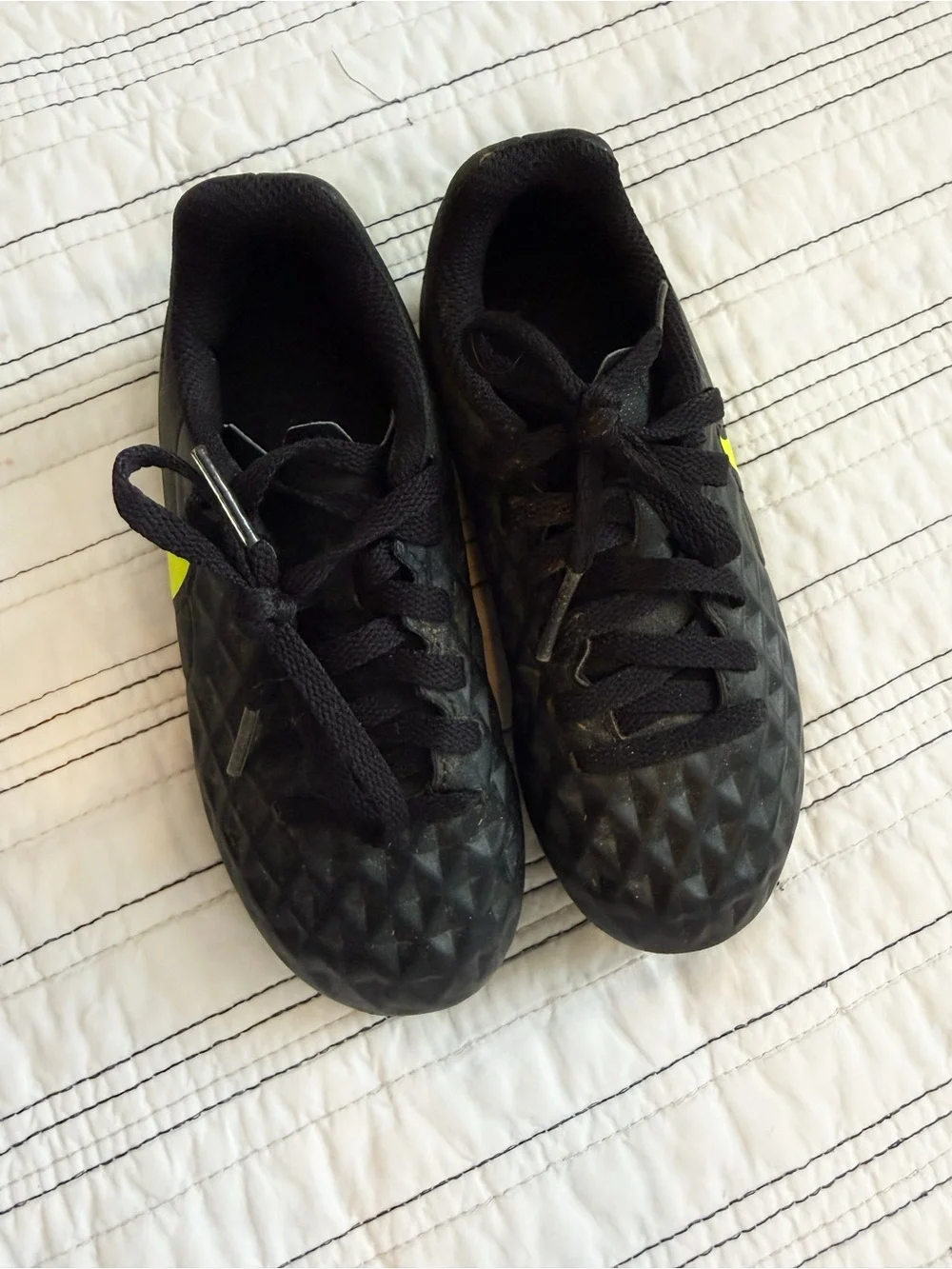 Nike Soccer Cleats Tiempo Jr. Black Green size Little Kids 10